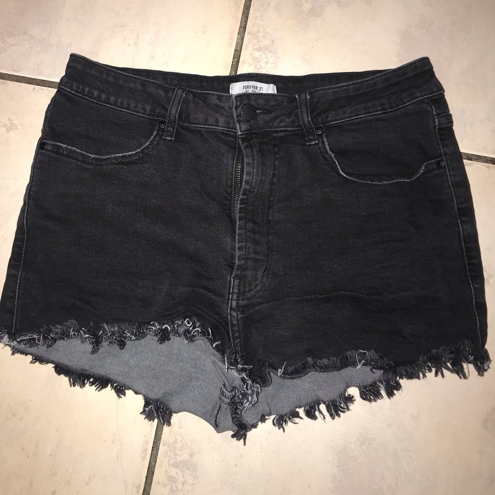 High waisted Black cut-off shorts